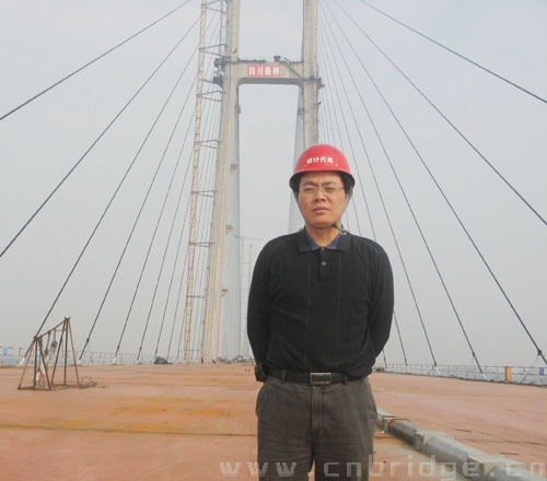 荊岳長江大橋設(shè)計(jì)代表、湖北省院高工丁望興
