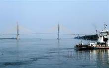 圖為1月拍攝的橫跨柬埔寨湄公河的河良大橋。（摘自共同社）