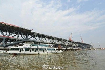 我國(guó)首座高寒公鐵兩用橋合龍