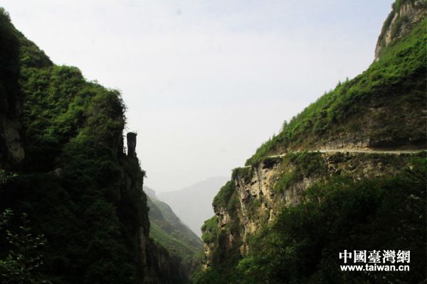 樂西公路上最艱巨的工程之一蓑衣嶺。（中國臺灣網(wǎng) 宣玲玲 攝 ）