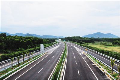 屯瓊高速，一條綠色之路，富民之路。