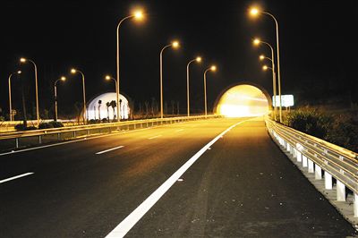 屯瓊高速新平隧道。