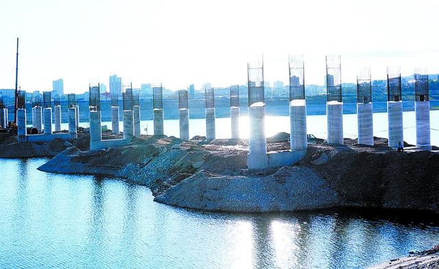 鄖陽區(qū)棒槌河大橋加快建設(shè) 全長(zhǎng)560米寬35米