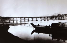新晃古橋（1949年攝），民國時期從湖南到貴州路途艱難，林徽因一家既坐了車又乘了船。