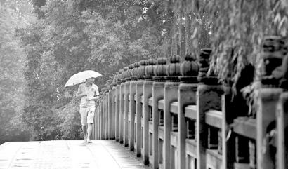 上世紀(jì)80年代的九眼橋如今已不復(fù)存在。朱建國攝