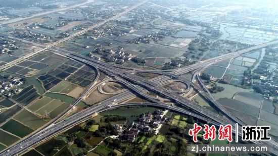 俯瞰杭州繞城高速公路西復(fù)線湖州段。浙江交通集團(tuán) 供圖