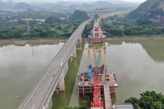 盤龍柳江特大橋。